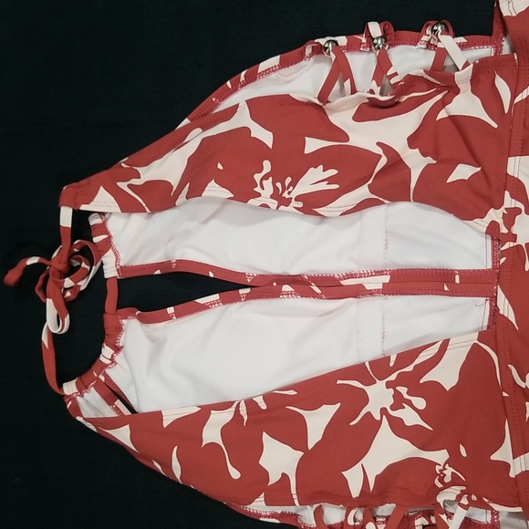 Time and Tru Halter Floral Print One Piece Bathing Suit.  Size L - Picture 10 of 14